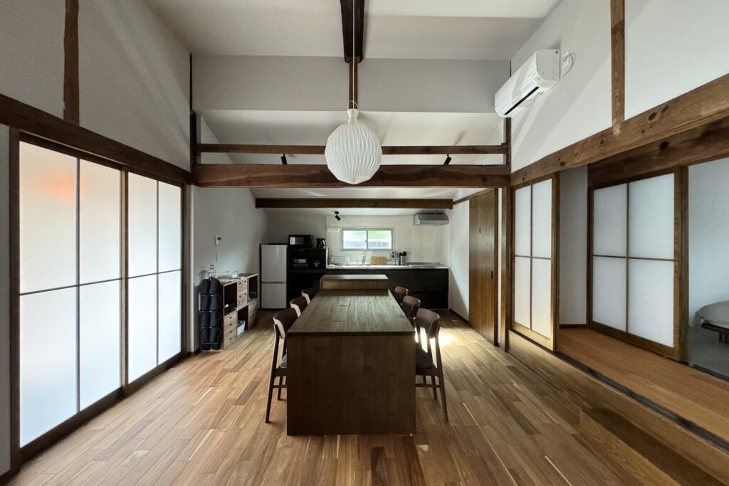 古民家をリノベーション、阿蘇の暮らしの可能性を探る、一棟貸し切り宿「朱夏」